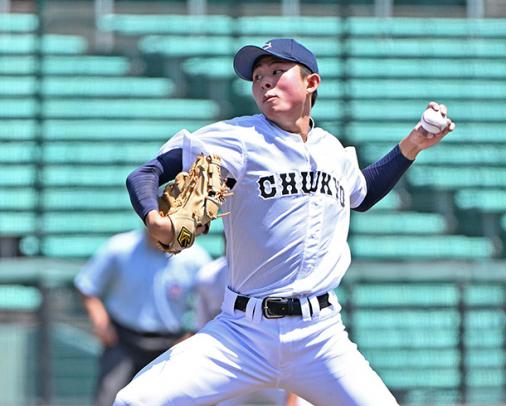加藤学園－中京大中京　力投する中京大中京の中井＝長良川球場で