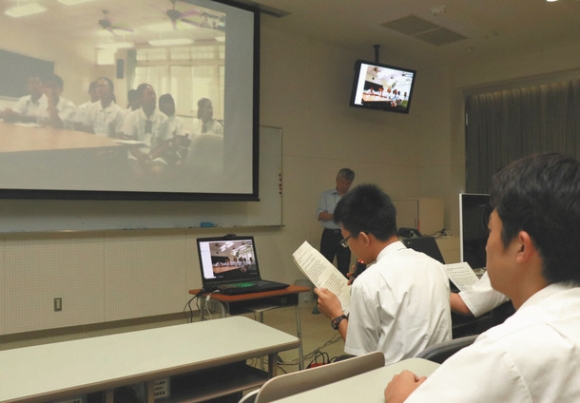 環境学習で学んだことを発表する高田高の生徒たち＝津市一身田町の同校で