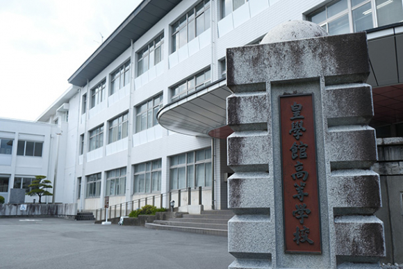 来年春に通信制課程が設置される方針の皇学館高＝伊勢市で