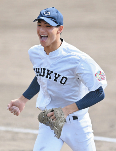 中京大中京━東邦　４回表のピンチを無失点でしのいだ中京大中京・安藤＝小牧市民球場で（今川香穂撮影）