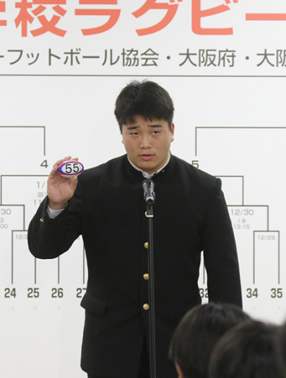 抽選会に参加した名古屋の寺田副将=大阪市内で(伊東朋子撮影)