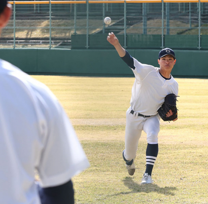 準々決勝に向けて調整する安藤投手=兵庫県尼崎市で