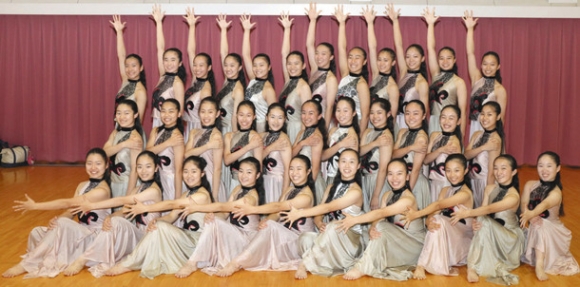 ルージュの作品を踊ったダンス部員＝愛知県岡崎市大西町の光ケ丘女子高で