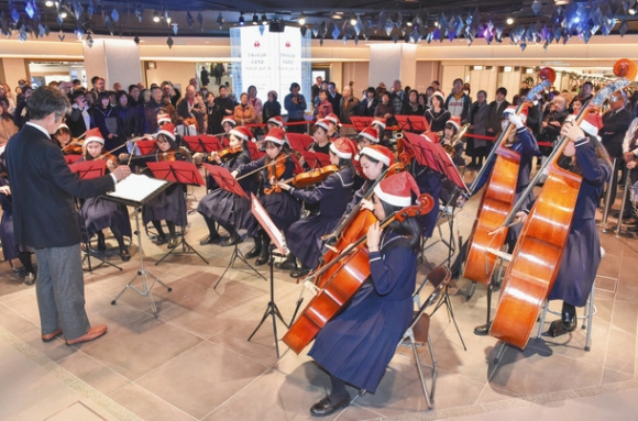 サカエチカ開業50周年を記念したクリスマスコンサート=栄で