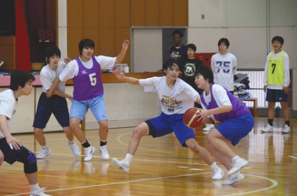２連覇を狙う岐阜女子の選手＝岐南町三宅の岐阜女子高で