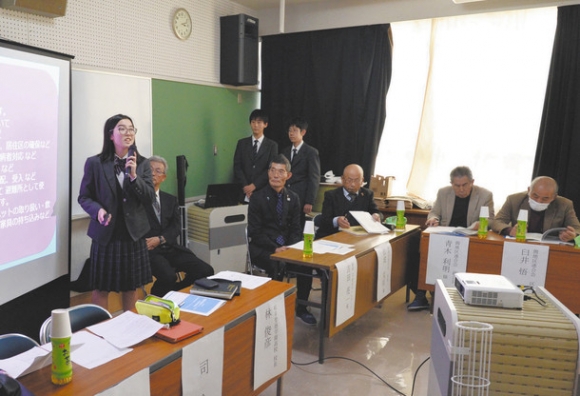 設置に向けた狙いを説明する生徒＝岐阜市の岐阜聖徳学園高で