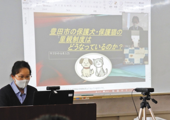 課題解決の方法を発表する生徒=豊田市平戸橋町の杜若高で