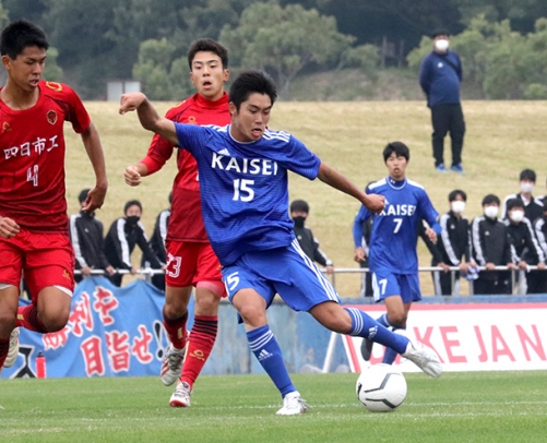 前半２７分、先制点を決める中村＝三重県鈴鹿市のスポーツの杜鈴鹿で（牧原広幸撮影）