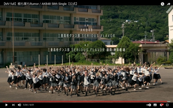 生徒たちが出演したミュージックビデオの一場面