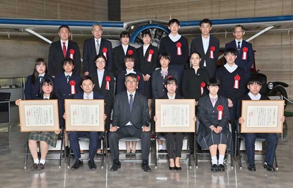 中日新聞社スポーツ顕彰を受けた皆さん＝中日新聞社で（中森麻未撮影）