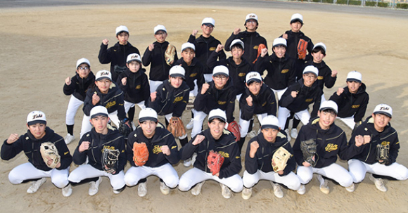 創部以来初となる全国大会に出場する滝中学校野球部員