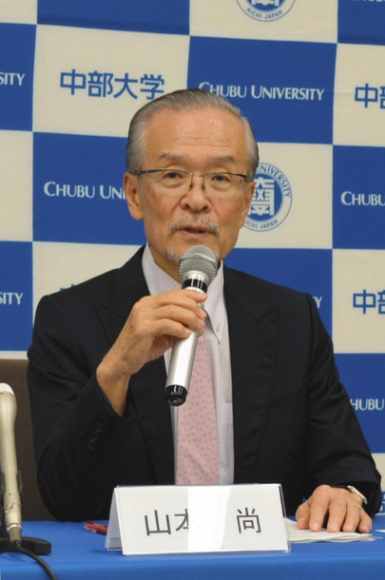中部大で会見した山本尚教授=25日、愛知県春日井市で