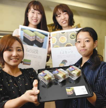 新商品「ＮＯＳＩＤＥ」を開発した学生ら＝岡崎市舳越町の愛知学泉大で