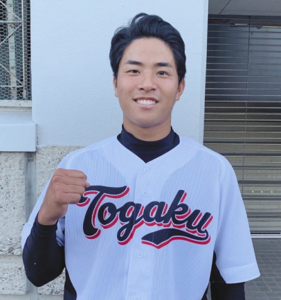 1部残留を決める完封勝利に笑みを見せる東海学園大の野崎=豊田市運動公園球場で