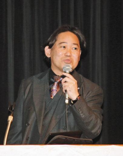 「社会全体のおせっかい」が大切だと話す大野教授=岐阜市学園町で