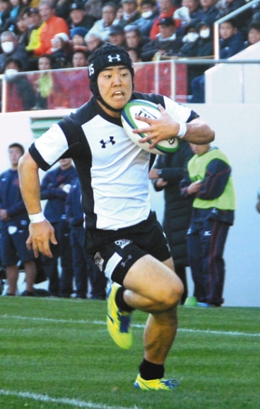 ２トライを挙げた朝日大のＦＢ永野選手＝大阪府東大阪市花園ラグビー場で