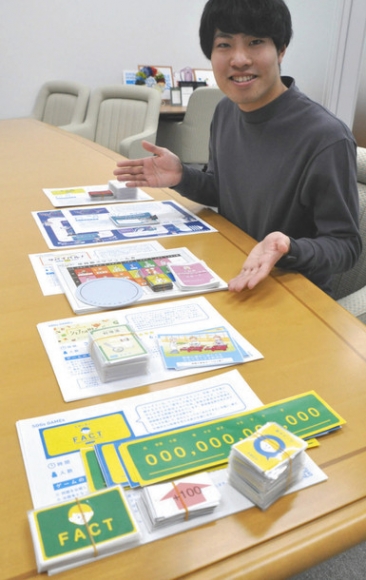 金沢工業大が制作している5種類のSDGsカードゲーム=野々市市扇が丘の金沢工業大扇が丘キャンパスで