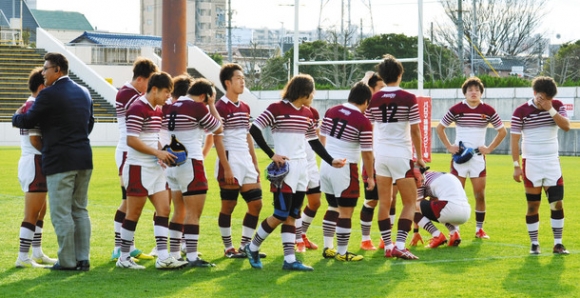 東京学芸大に敗れて涙を流す名城大の選手たち＝パロマ瑞穂ラグビー場で