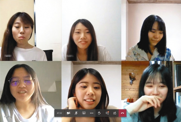 外国人留学生と「オンライン会話練習会」を楽しむ白井陽菜さん（中央上）ら＝一部画像処理