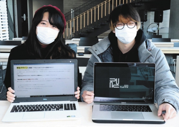 提案する中身を紹介する田端さん（左）と高橋さん＝長久手市の県立芸術大で