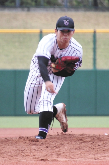 完投勝利を挙げた東海学園大の稲葉虎大投手＝パロマ瑞穂球場で（谷大平撮影）
