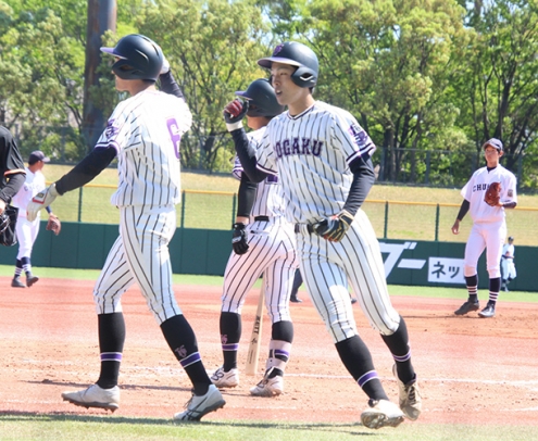 3ランを放った東海学園大の藤田=パロマ瑞穂球場で