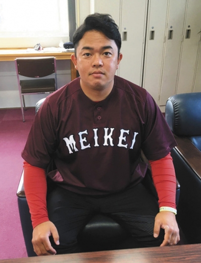 今春就任した名経大の荻巣幹典監督＝愛知県犬山市の名経大で（麻生和男撮影）