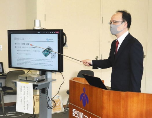 事業について説明する神谷准教授＝長久手市の県立大で