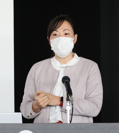 講演する世界保健機関の谷水さん＝瑞穂市穂積の朝日大で