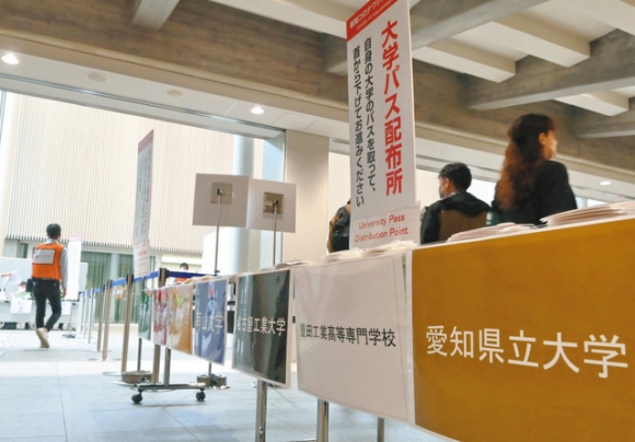 新型コロナウイルスワクチンの３回目の接種が行われる会場＝名古屋市千種区の名古屋大で