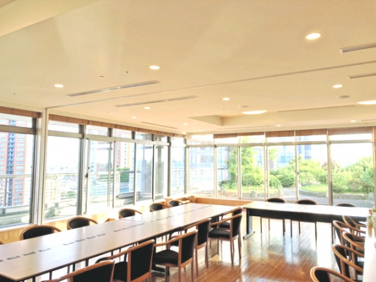 六本木ヒルズ内に整備した皇学館大現代日本社会学部の拠点＝東京都港区で、新田学部長提供