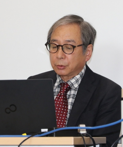 日中の民間交流の可能性について基調講演する高橋さん＝名古屋市中村区の愛知大で