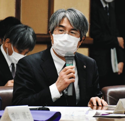 データサイエンス学部を紹介する三沢教授=市役所で