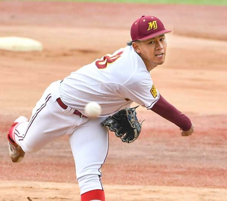 愛大を２安打に抑え完封した名城大の岩井俊＝パロマ瑞穂野球場で（川柳晶寛撮影）