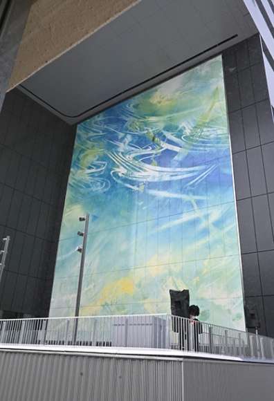 久世さんの「蒼穹の風」＝長久手市片平の愛知淑徳大で