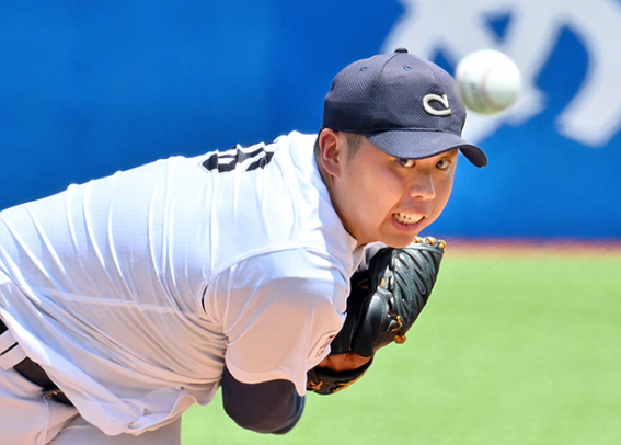 中京大－中部学院大　完封勝利を挙げた中京大・安藤＝神宮球場で （由木直子撮影）