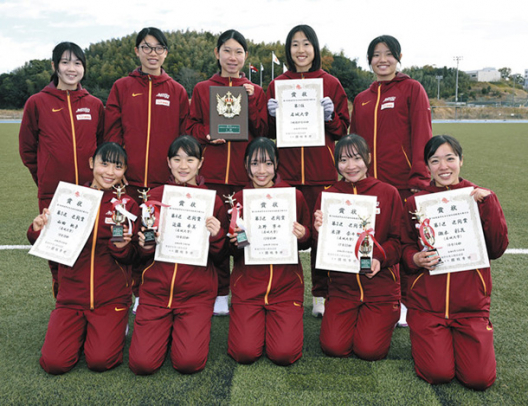 東海学生女子駅伝で優勝、笑顔を見せる名城大の選手たち