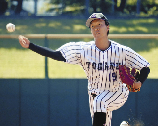 ３失点完投でチームを２季ぶりの勝利へと導いた東海学園大の加藤＝名古屋市のパロマ瑞穂野球場で
