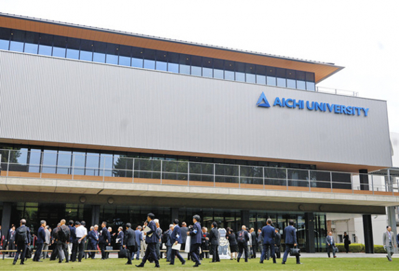 完成した新棟「Ｃｅｎｔｅｒ　Ｂｌｄｇ．（センタービル）」＝豊橋市の愛知大豊橋キャンパスで