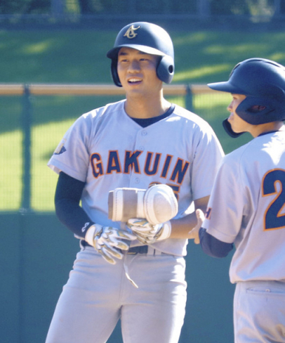 19打席ぶりの安打となる右前適時打を放った愛院大の金子(左)