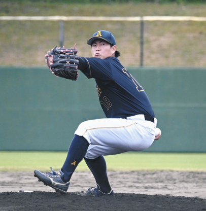 リーグ初完封を飾った愛工大・野崎=豊田市運動公園野球場で