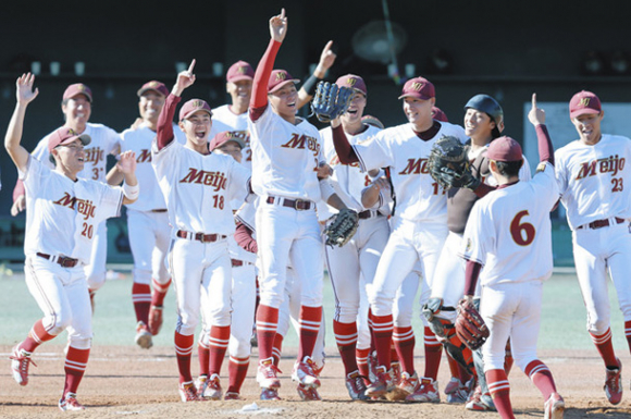 金沢学院大を破って優勝し、歓喜に沸く名城大ナイン＝パロマ瑞穂野球場で