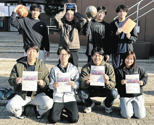 協力を呼びかける学生ら=美浜町奥田の日本福祉大で