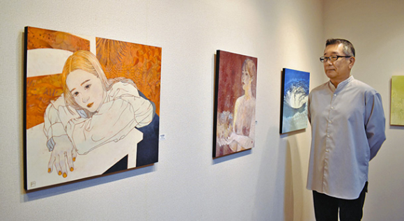 若手作家による意欲的な作品が並ぶ会場＝中区栄３のマエマス画廊で