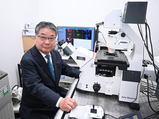 新しい研究室でインタビューに応じる森教授=名古屋市天白区の名城大天白キャンパスで