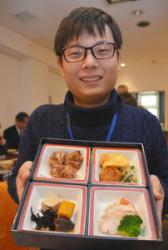 料亭四鳥と連携して開発した弁当。北村さんは「子どもたちが飾らない自分でいられる場所にしたい」と意気込む＝大垣市郭町で