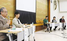 サボテン産業を発展させるために議論を交わす出演者たち＝春日井市の春日井商工会議所で