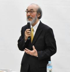 ベトナム戦争について語る藤本教授=昭和区の南山大で