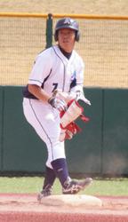 愛大-中部大 逆転の2点二塁打を放った愛知大の中村=パロマ瑞穂球場で