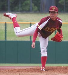 今季初リリーフで力投した名城大の栗林＝パロマ瑞穂球場で（麻生和男撮影）